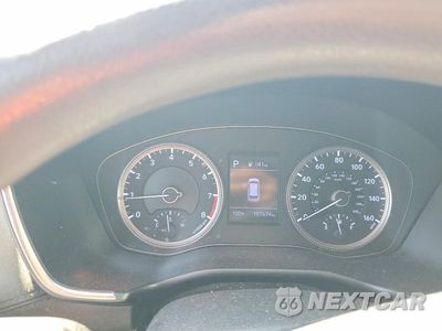 Zdjęcie 9 z 12 samochodu: 2019 HYUNDAI SANTA FE SE VIN:5NMS23AD4KH086776 - miniatura