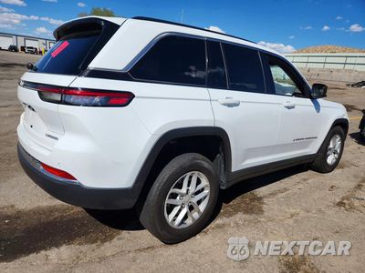 Trzecie zdjęcie samochodu z tyłu: 2025 JEEP GRAND CHEROKEE LAREDO VIN:1C4RJHAG9SC320496 - miniatura