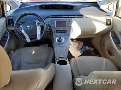Zdjęcie 8 z 12 samochodu: 2014 TOYOTA PRIUS FOUR VIN:JTDKN3DU3E0358371 - miniatura