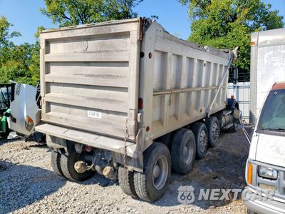 Trzecie zdjęcie samochodu z tyłu: 2002 KENWORTH T800 DUMP TRUCK VIN:1NKDL00X72J898243 - miniatura