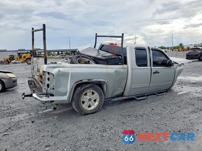 Trzecie zdjęcie samochodu z tyłu: 2011 CHEVROLET SILVERADO K1500 LT VIN:1GCRKSE36BZ408078 - miniatura