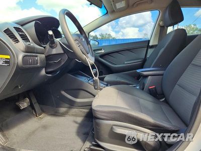 Zdjęcie 7 z 12 samochodu: 2017 KIA FORTE LX VIN:3KPFL4A72HE118705 - miniatura