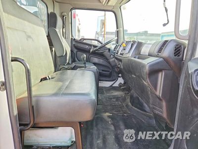 Zdjęcie 10 z 12 samochodu: 2018 HINO 338 FLATBED TRUCK VIN:5PVNV8JVXJ4S57774 - miniatura
