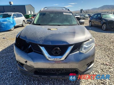 Piąte zdjęcie samochodu w środku: 2016 NISSAN ROGUE SL VIN:5N1AT2MV8GC825592 - miniatura