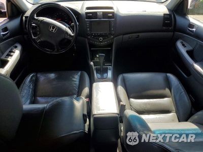 Zdjęcie 8 z 13 samochodu: 2004 HONDA ACCORD EX VIN:1HGCM56705A027124 - miniatura