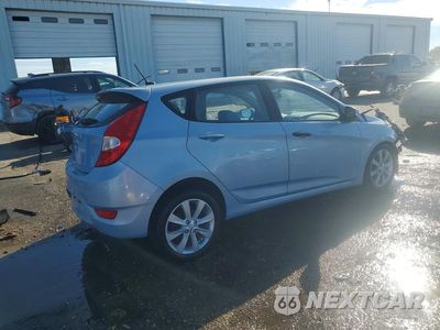 Trzecie zdjęcie samochodu z tyłu: 2013 HYUNDAI ACCENT SE VIN:KMHCU5AE4DU100511 - miniatura