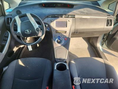 Zdjęcie 8 z 12 samochodu: 2015 TOYOTA PRIUS THREE VIN:JTDKN3DU2F1871039 - miniatura