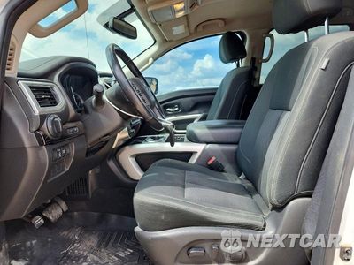 Zdjęcie 7 z 12 samochodu: 2018 NISSAN TITAN SV VIN:1N6AA1E57JN532505 - miniatura