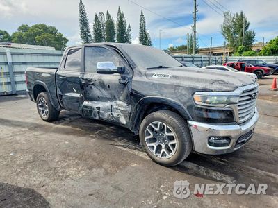 Czwarte zdjęcie samochodu z boku: 2019 RAM 1500 LARAMIE VIN:1C6RREJP9SN721422 - miniatura