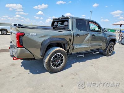 Trzecie zdjęcie samochodu z tyłu: 2025 TOYOTA TACOMA TRD OFF-ROAD HV VIN:3TYLC5LN3ST022779 - miniatura