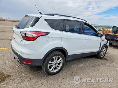 Trzecie zdjęcie samochodu z tyłu: 2018 FORD ESCAPE SE VIN:1FMCU9GD1JUC59777 - miniatura