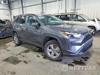 Czwarte zdjęcie samochodu z boku: 2025 TOYOTA RAV4 XLE VIN:2T3P1RFV0SW577578 - miniatura