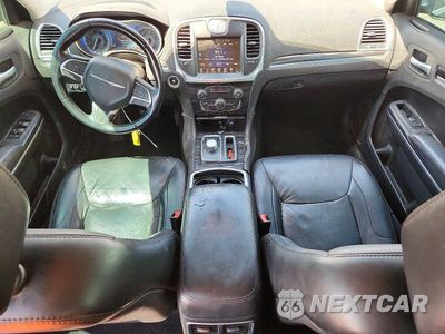 Zdjęcie 8 z 12 samochodu: 2015 CHRYSLER 300 LIMITED VIN:2C3CCAAG8FH864356 - miniatura