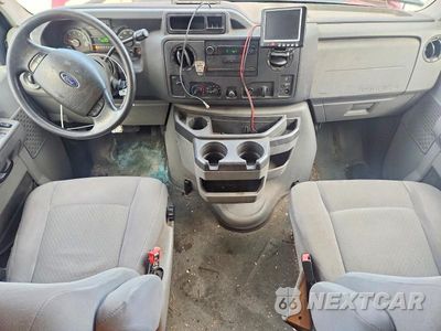 Zdjęcie 8 z 12 samochodu: 2012 FORD E350 BOX TRUCK VIN:1FDSE3FL8CDA26352 - miniatura
