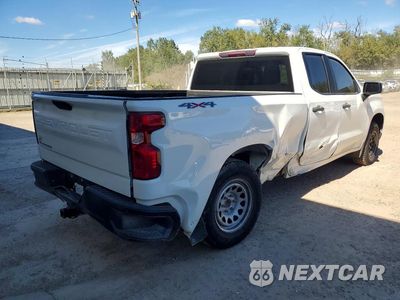 Trzecie zdjęcie samochodu z tyłu: 2022 CHEVROLET SILVERADO K1500 VIN:1GCRYAEFXMZ338283 - miniatura