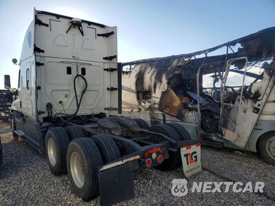 Drugie zdjęcie samochodu z przodu: 2016 FREIGHTLINER CASCADIA 125 SEMI TRUCK VIN:3AKJGLD5XGSHE3745 - miniatura