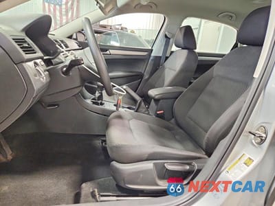 Zdjęcie 7 z 12 samochodu: 2012 VOLKSWAGEN PASSAT S VIN:1VWAP7A36CC074718 - miniatura
