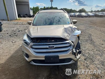 Piąte zdjęcie samochodu w środku: 2017 FORD ESCAPE SE VIN:1FMCU0GD7HUE83464 - miniatura