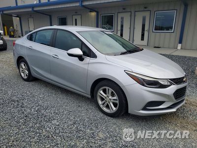Czwarte zdjęcie samochodu z boku: 2018 CHEVROLET CRUZE LT VIN:1G1BE5SM4J7165543 - miniatura