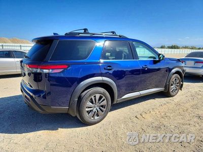 Trzecie zdjęcie samochodu z tyłu: 2022 NISSAN PATHFINDER SV VIN:5N1DR3BBXNC241900 - miniatura