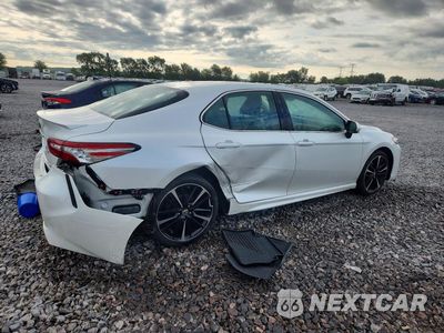 Trzecie zdjęcie samochodu z tyłu: 2018 TOYOTA CAMRY XSE VIN:4T1B61HK2JU101064 - miniatura