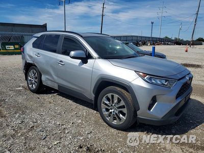 Czwarte zdjęcie samochodu z boku: 2020 TOYOTA RAV4 XLE PREMIUM VIN:JTMC1RFV1LJ021004 - miniatura