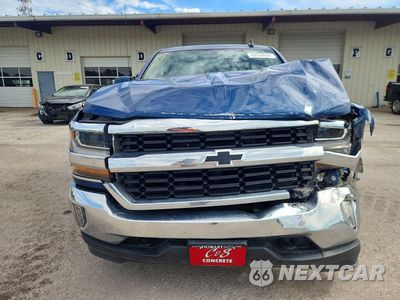 Piąte zdjęcie samochodu w środku: 2018 CHEVROLET SILVERADO K1500 LT VIN:1GCVKREC0JZ162490 - miniatura