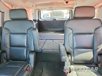 Zdjęcie 10 z 13 samochodu: 2018 CHEVROLET SUBURBAN K1500 LT VIN:1GNSKHKC1JR373996 - miniatura