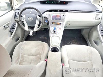 Zdjęcie 8 z 12 samochodu: 2013 TOYOTA PRIUS TWO VIN:JTDKN3DU5D0341568 - miniatura
