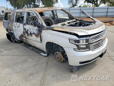 Czwarte zdjęcie samochodu z boku: 2017 CHEVROLET SUBURBAN C1500 PREMIER VIN:1GNSCJKC5HR398477 - miniatura