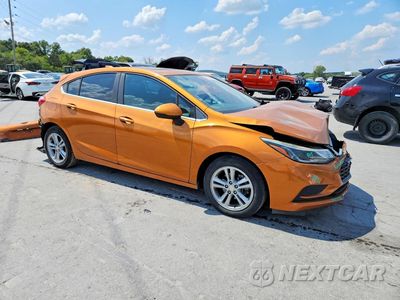 Czwarte zdjęcie samochodu z boku: 2017 CHEVROLET CRUZE LT VIN:3G1BE6SM1HS562886 - miniatura