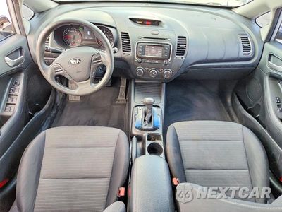 Zdjęcie 8 z 12 samochodu: 2017 KIA FORTE LX VIN:3KPFL4A72HE118705 - miniatura
