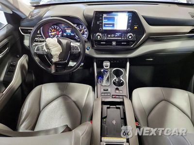 Zdjęcie 8 z 14 samochodu: 2021 TOYOTA HIGHLANDER XLE VIN:5TDHZRBHXMS539518 - miniatura