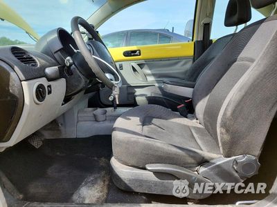 Zdjęcie 7 z 12 samochodu: 2004 VOLKSWAGEN NEW BEETLE GLS VIN:3VWCC21C4YM453052 - miniatura