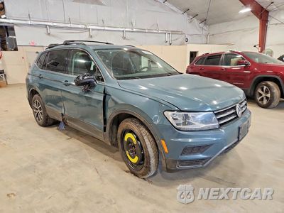 Czwarte zdjęcie samochodu z boku: 2019 VOLKSWAGEN TIGUAN SE VIN:3VV2B7AX9KM200416 - miniatura