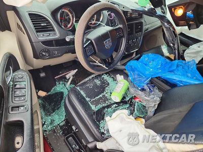 Zdjęcie 8 z 13 samochodu: 2019 DODGE GRAND CARAVAN SXT VIN:2C4RDGCG1KR707324 - miniatura