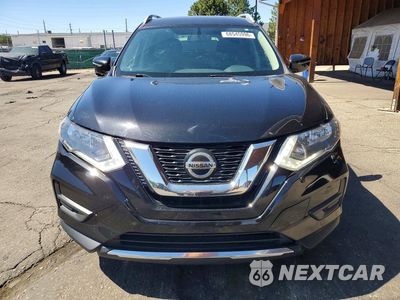 Piąte zdjęcie samochodu w środku: 2018 NISSAN ROGUE SV VIN:KNMAT2MV6JP523531 - miniatura