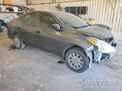 Czwarte zdjęcie samochodu z boku: 2018 NISSAN VERSA S PLUS VIN:3N1CN7AP6JL838804 - miniatura