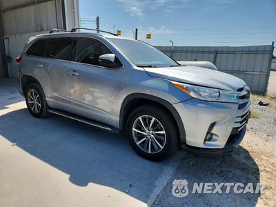 Czwarte zdjęcie samochodu z boku: 2018 TOYOTA HIGHLANDER XLE VIN:5TDKZRFH2JS271446 - miniatura