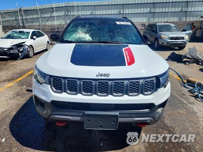 Piąte zdjęcie samochodu w środku: 2025 JEEP COMPASS TRAILHAWK VIN:3C4NJDDNXST564504 - miniatura