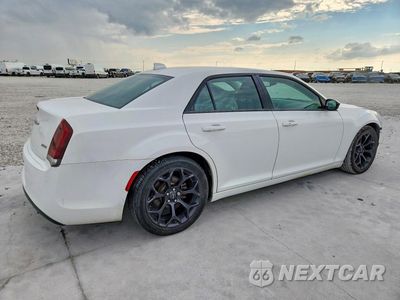 Trzecie zdjęcie samochodu z tyłu: 2019 CHRYSLER 300 TOURING VIN:2C3CCAAG3KH746208 - miniatura