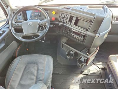 Zdjęcie 8 z 14 samochodu: 2023 VOLVO VNL SEMI TRUCK VIN:4V4NC9EH8PN612562 - miniatura
