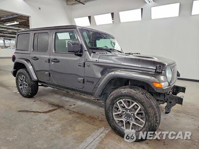 Czwarte zdjęcie samochodu z boku: 2025 JEEP WRANGLER SAHARA VIN:1C4PJXENXSW506234 - miniatura