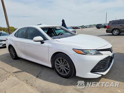 Czwarte zdjęcie samochodu z boku: 2018 TOYOTA CAMRY LE VIN:4T1B11HK7JU595856 - miniatura