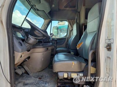 Zdjęcie 7 z 14 samochodu: 2015 FREIGHTLINER CASCADIA SEMI TRUCK VIN:1FUJGLD67FLGD2086 - miniatura