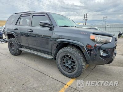 Czwarte zdjęcie samochodu z boku: 2019 TOYOTA 4RUNNER SR5 VIN:JTEBU5JR2K5670688 - miniatura
