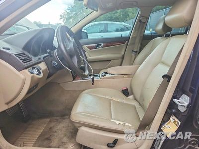 Zdjęcie 7 z 12 samochodu: 2011 MERCEDES-BENZ C 300 VIN:WDDGF5EB8BF632187 - miniatura
