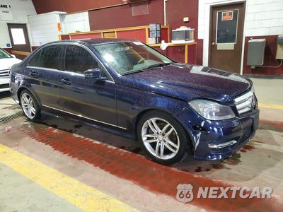 Czwarte zdjęcie samochodu z boku: 2012 MERCEDES-BENZ C 300 4MATIC VIN:WDDGF8BB3CR209118 - miniatura