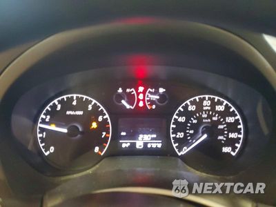 Zdjęcie 9 z 12 samochodu: 2015 NISSAN SENTRA S VIN:3N1AB7AP2FY363520 - miniatura