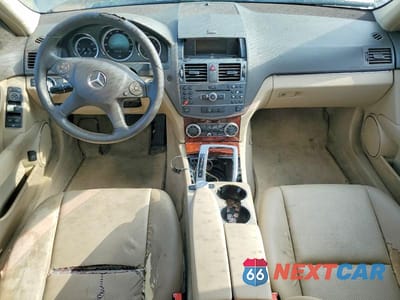 Zdjęcie 8 z 12 samochodu: 2011 MERCEDES-BENZ C 300 VIN:WDDGF5EB0BA471038 - miniatura